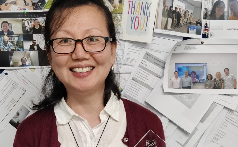 Hannah Lee with award cropped