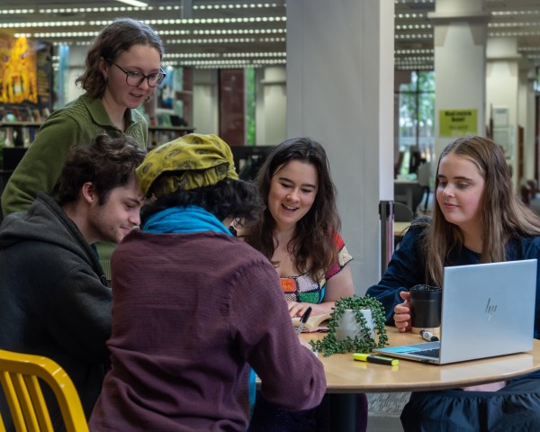 Study Smart Leader facilitating a session